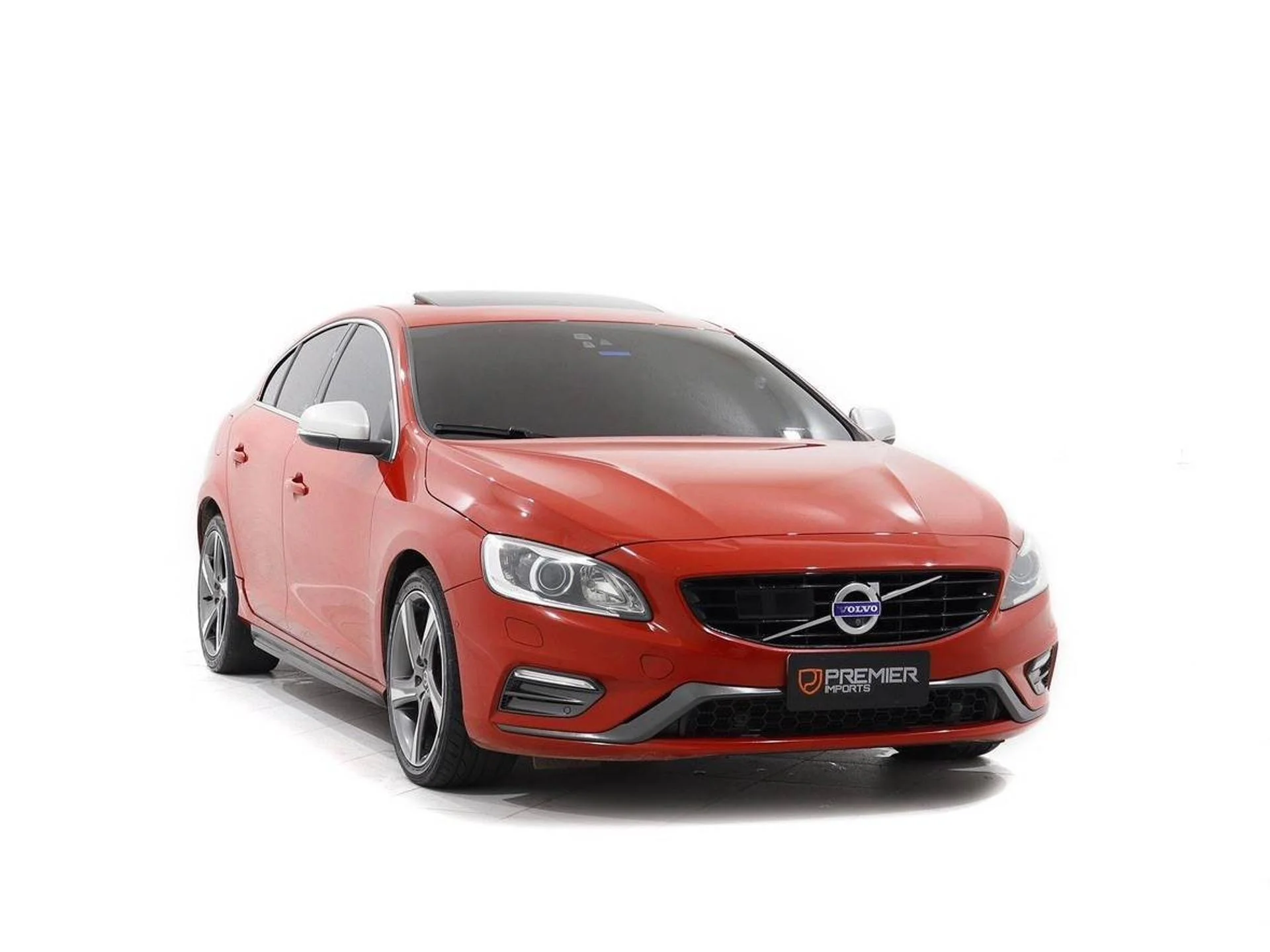 Volvo S60 2.0 T6 R-Design opção para o Novo Virtus
