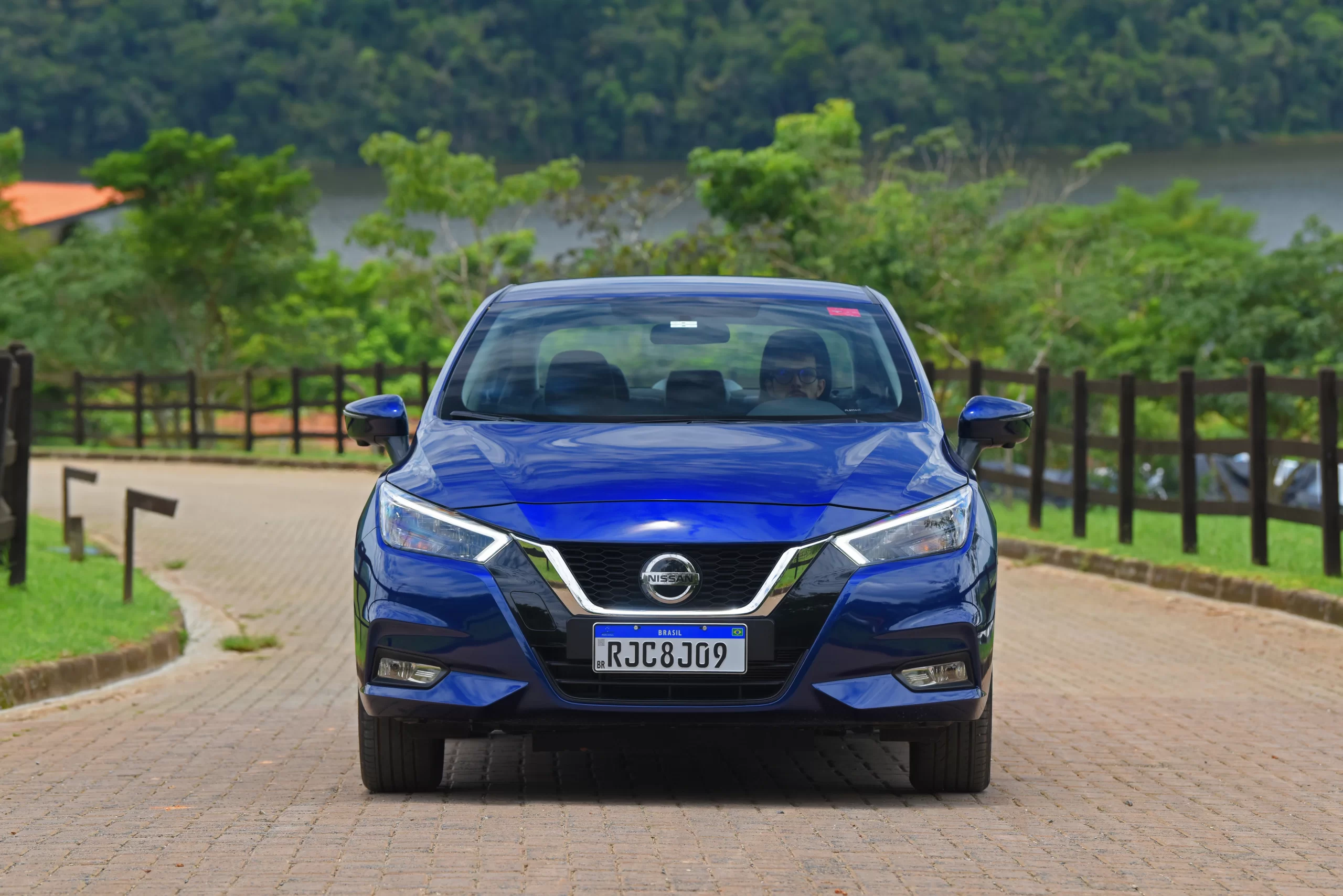 Nissan Versa Exclusive 2023