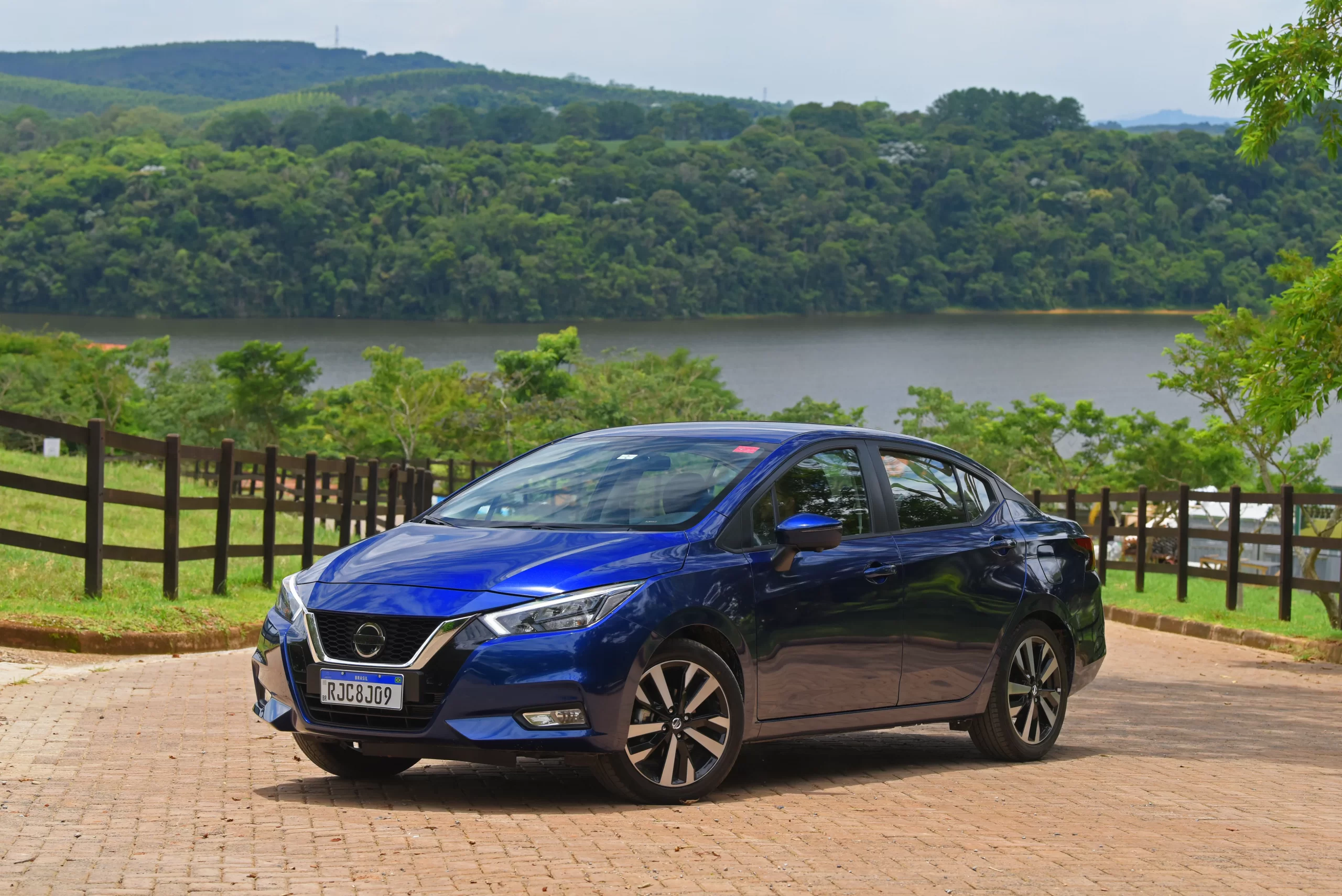 Nissan Versa Exclusive 2023