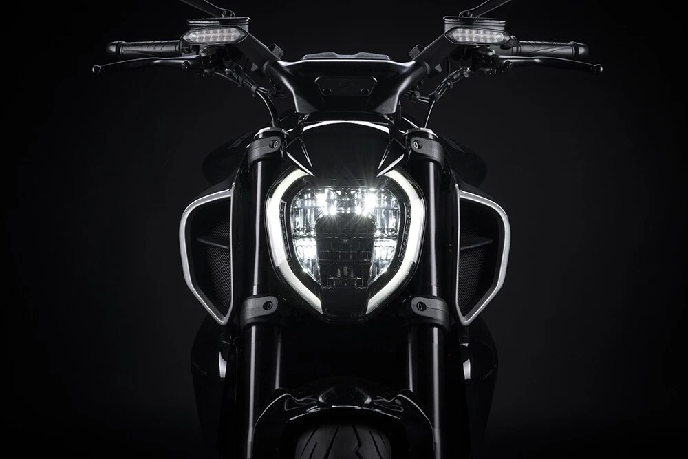 Ducati Diavel V4 2023 (3)