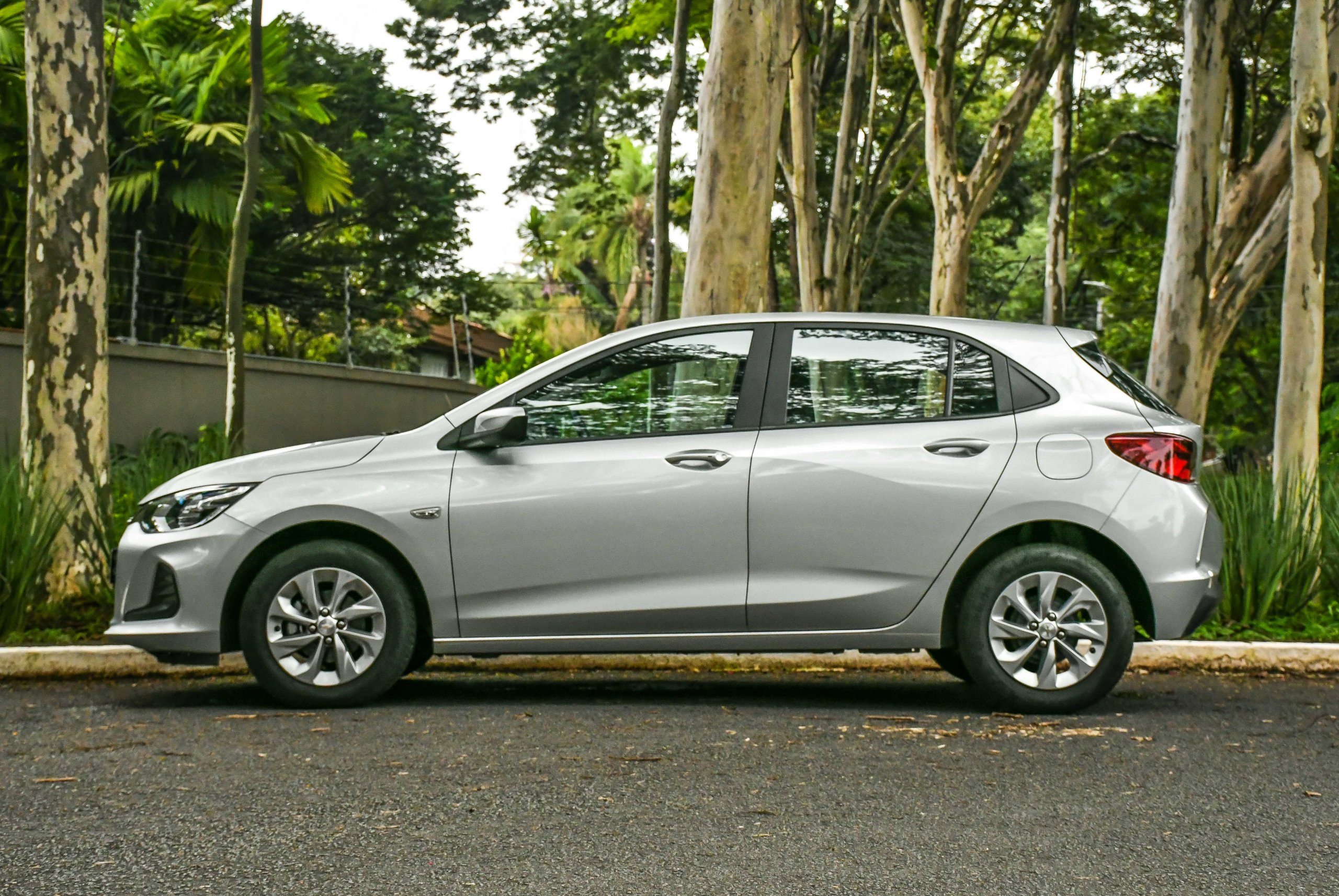 Chevrolet Onix 1.0 9693