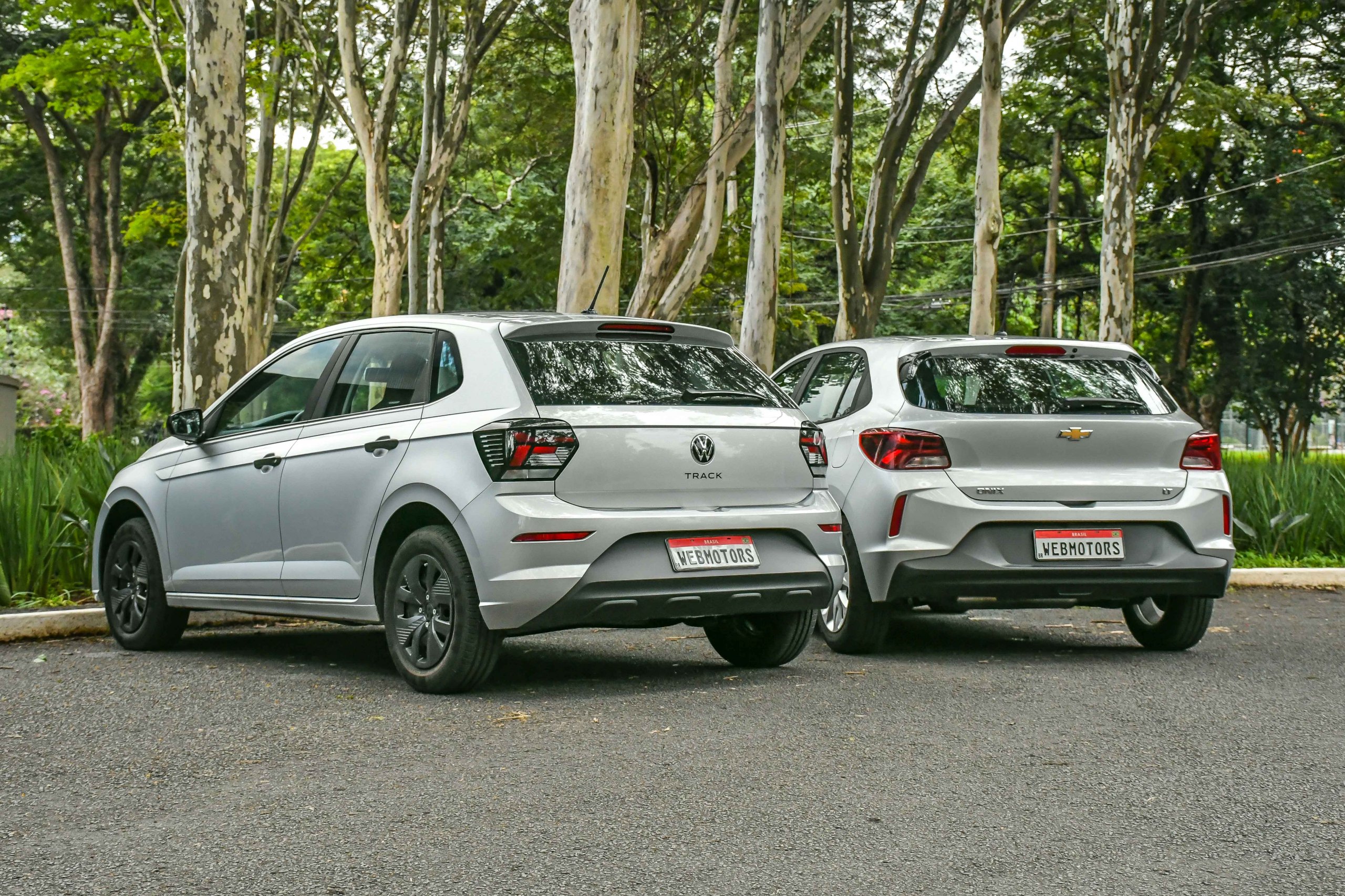Comparativo Volkswagen Polo Track X Chevrolet Onix 1.0 9884