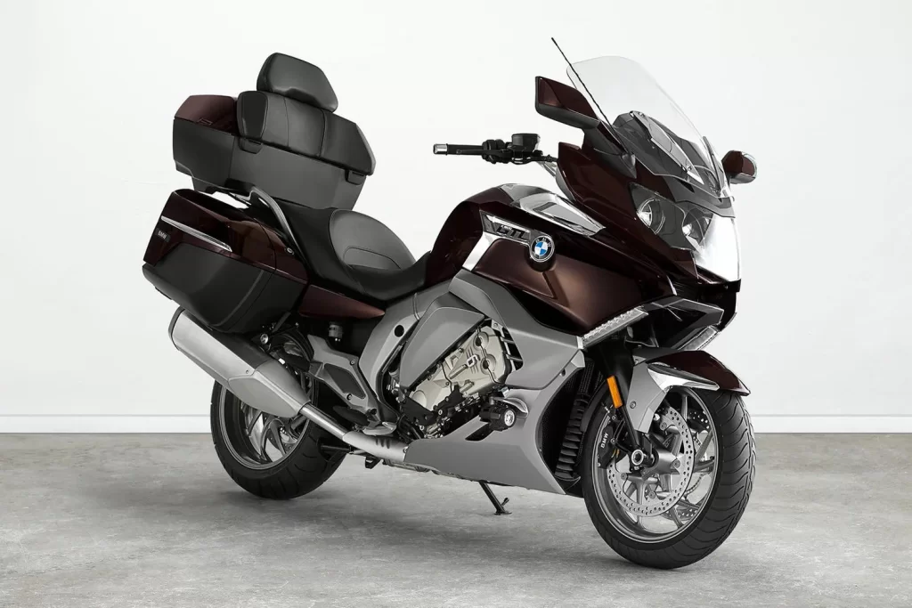 A K 1600 GTL tem motor de seis cilindros em linha e é a topo de linha mundial da BMW