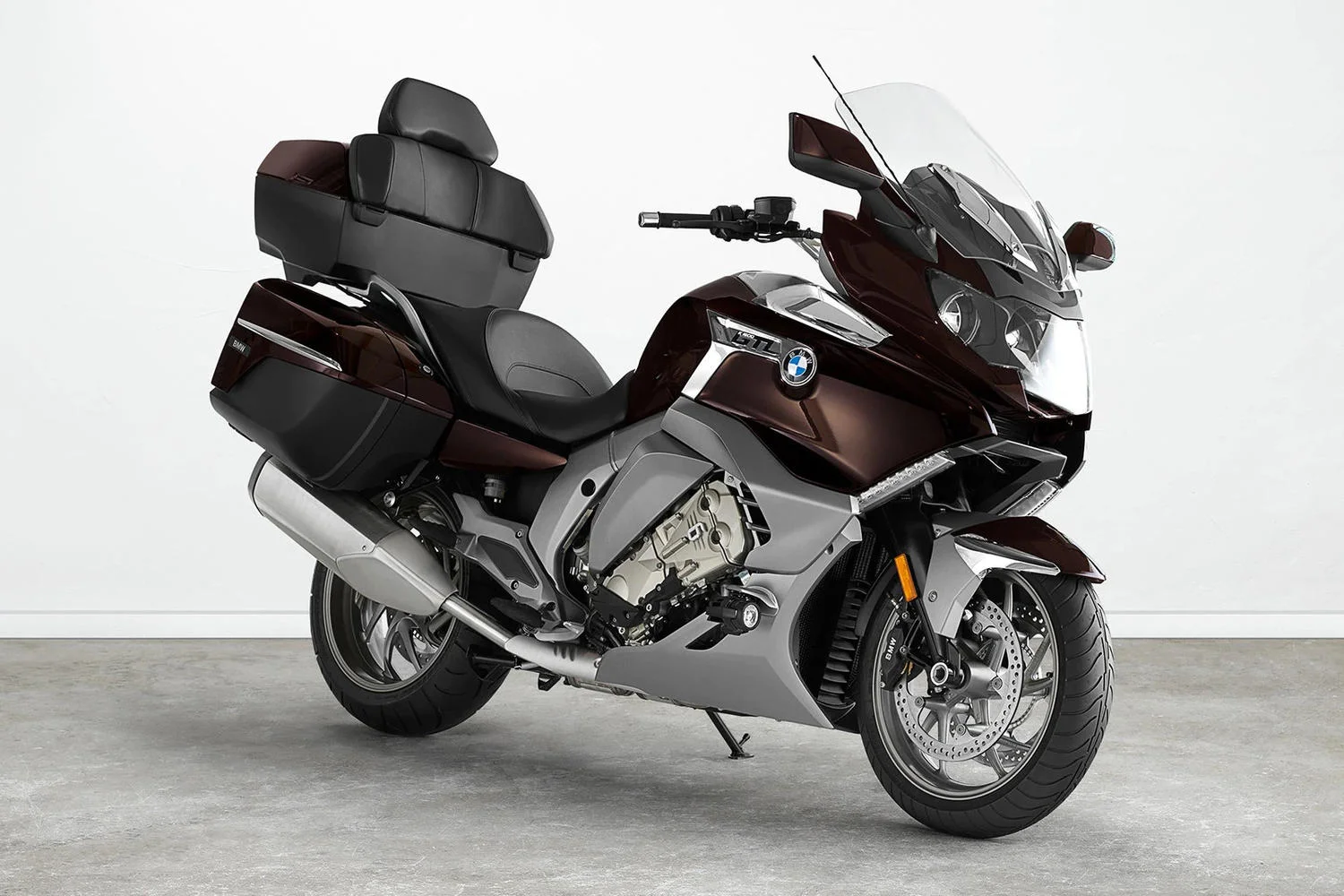A K 1600 GTL tem motor de seis cilindros em linha e é a topo de linha mundial da BMW