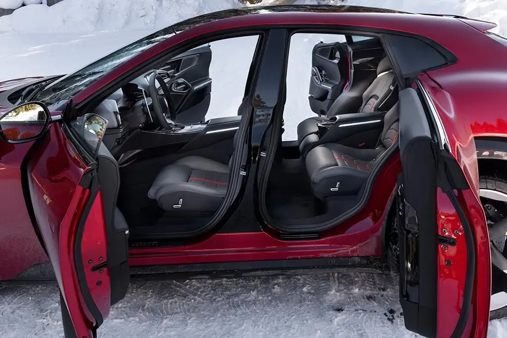 2023 Ferrari Purosangue 7098