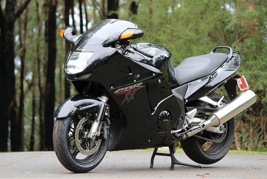 Honda Cbr 1000xx Super Blackbird (11)