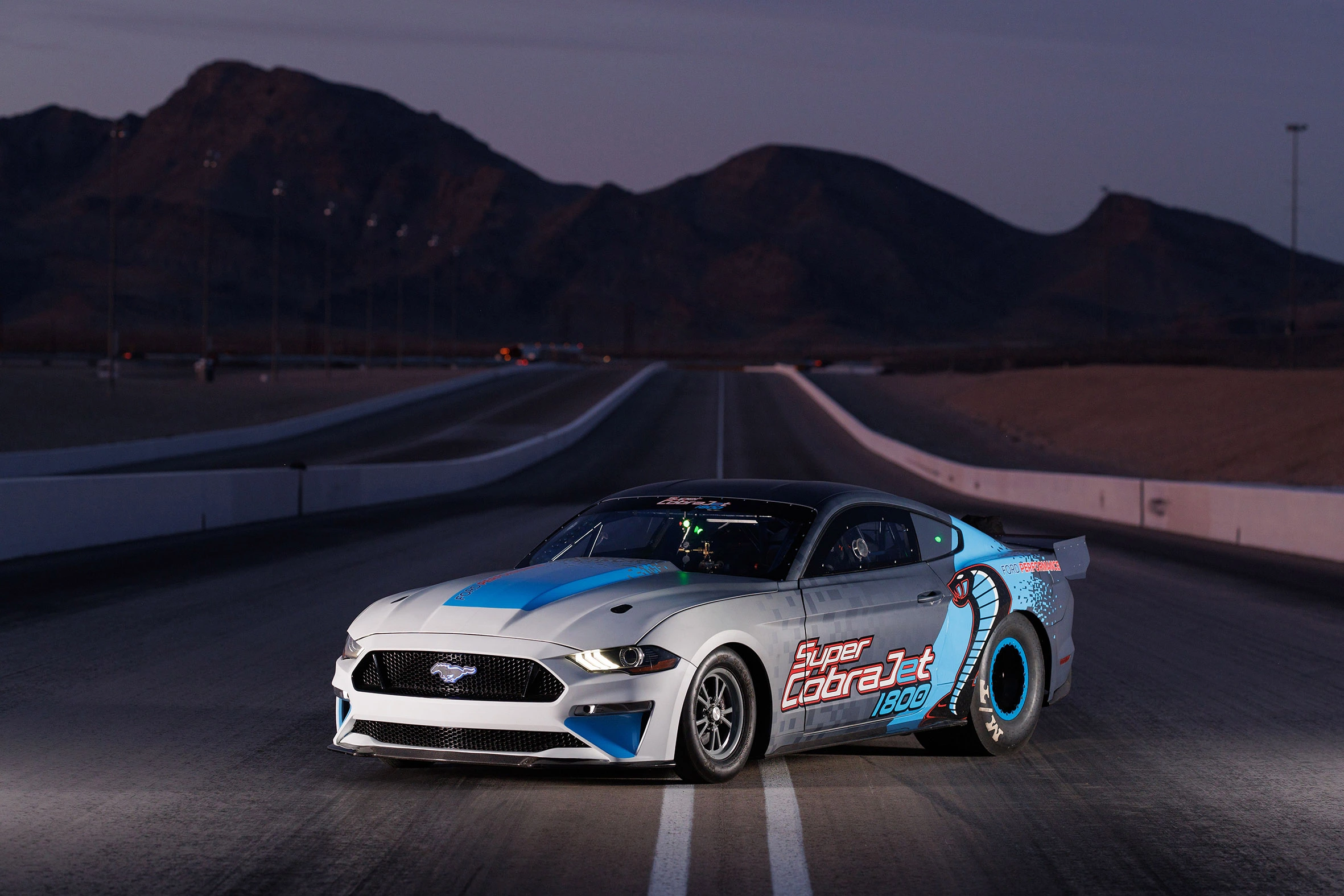 Mustangsupercobrajet 1800 Destaque