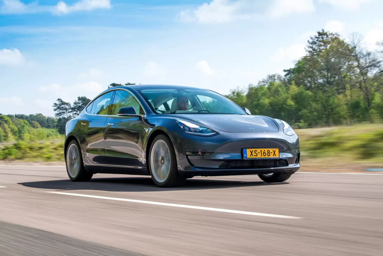 Tesla Model 3 82
