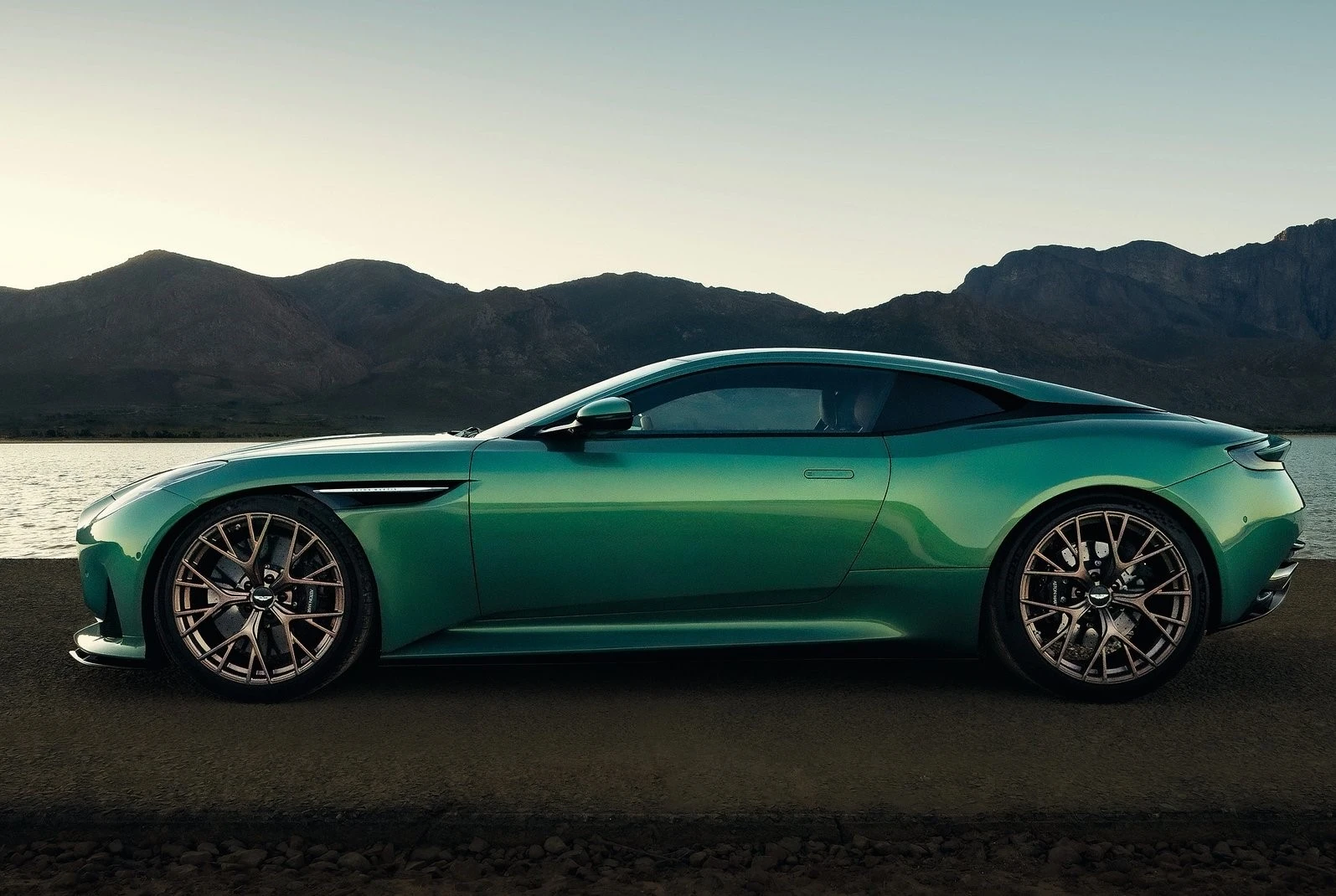 Aston Martin Db12 F2