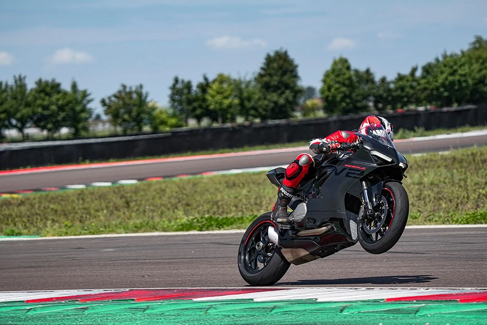 01 My24 Ducati Panigale V2 Uc518972 Low