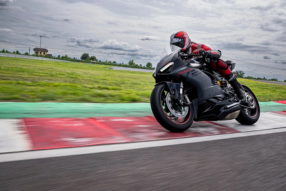 02 My24 Ducati Panigale V2 Uc518973 Low