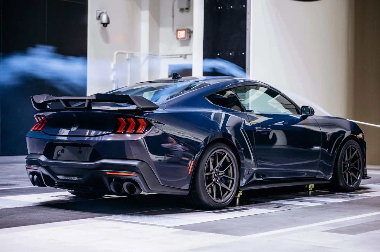Mustang Dark Horse 05 F3