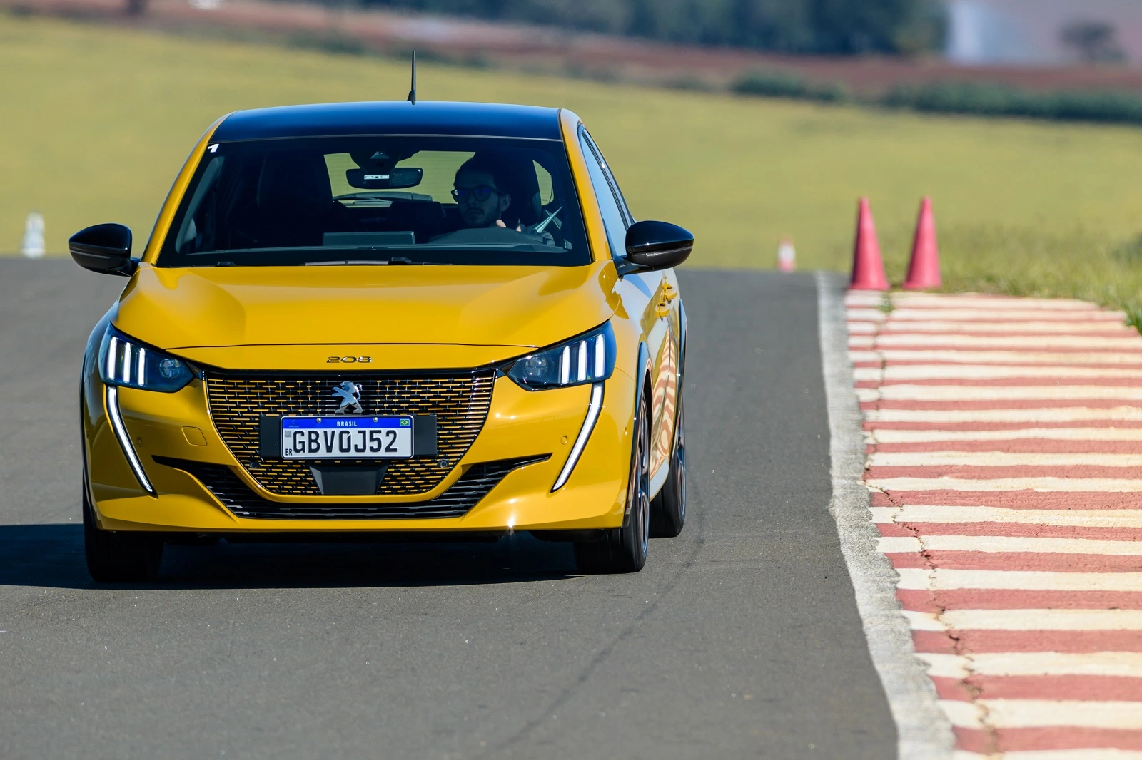 Peugeot e-208 GT