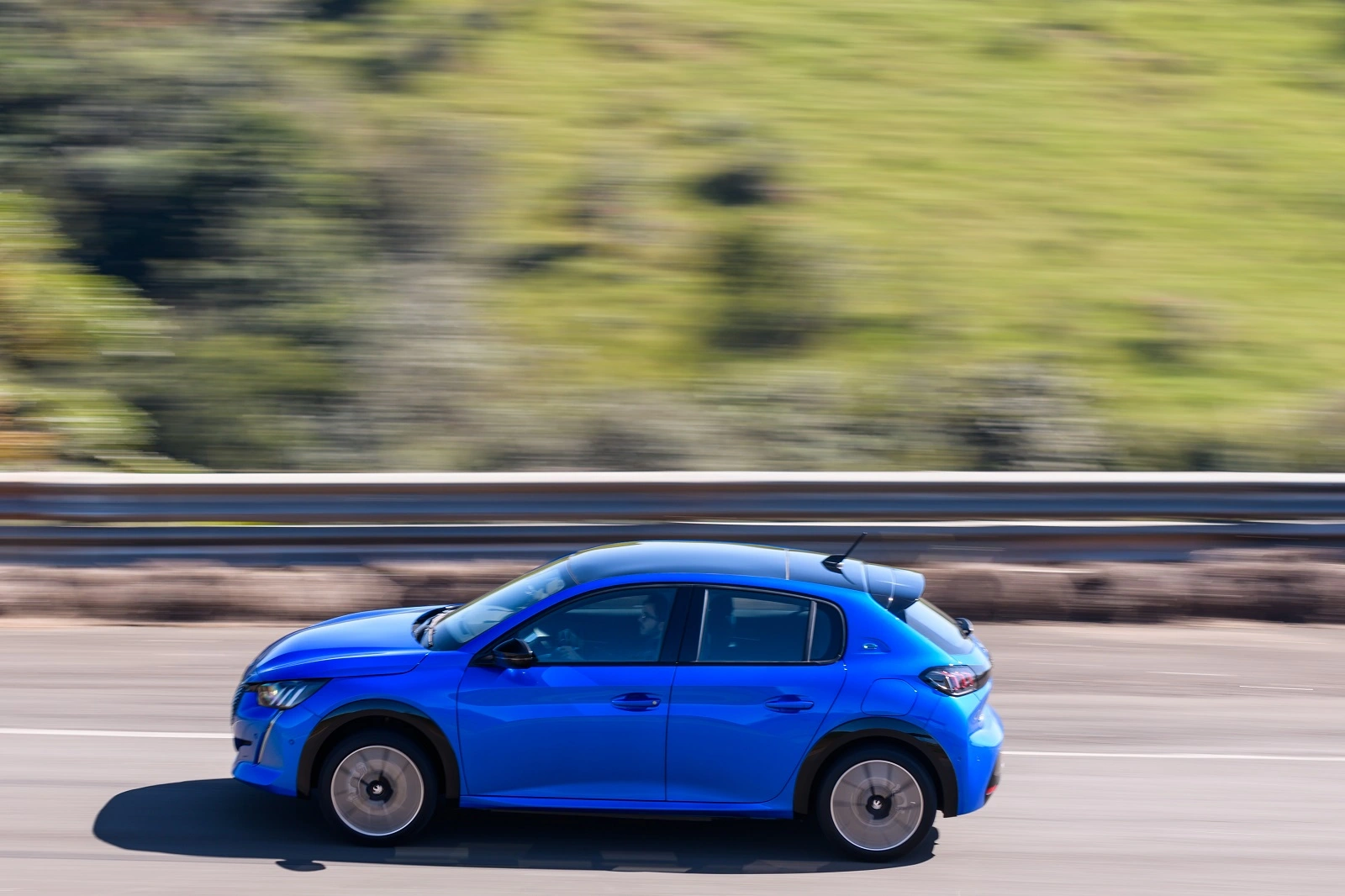 Peugeot e-208 GT