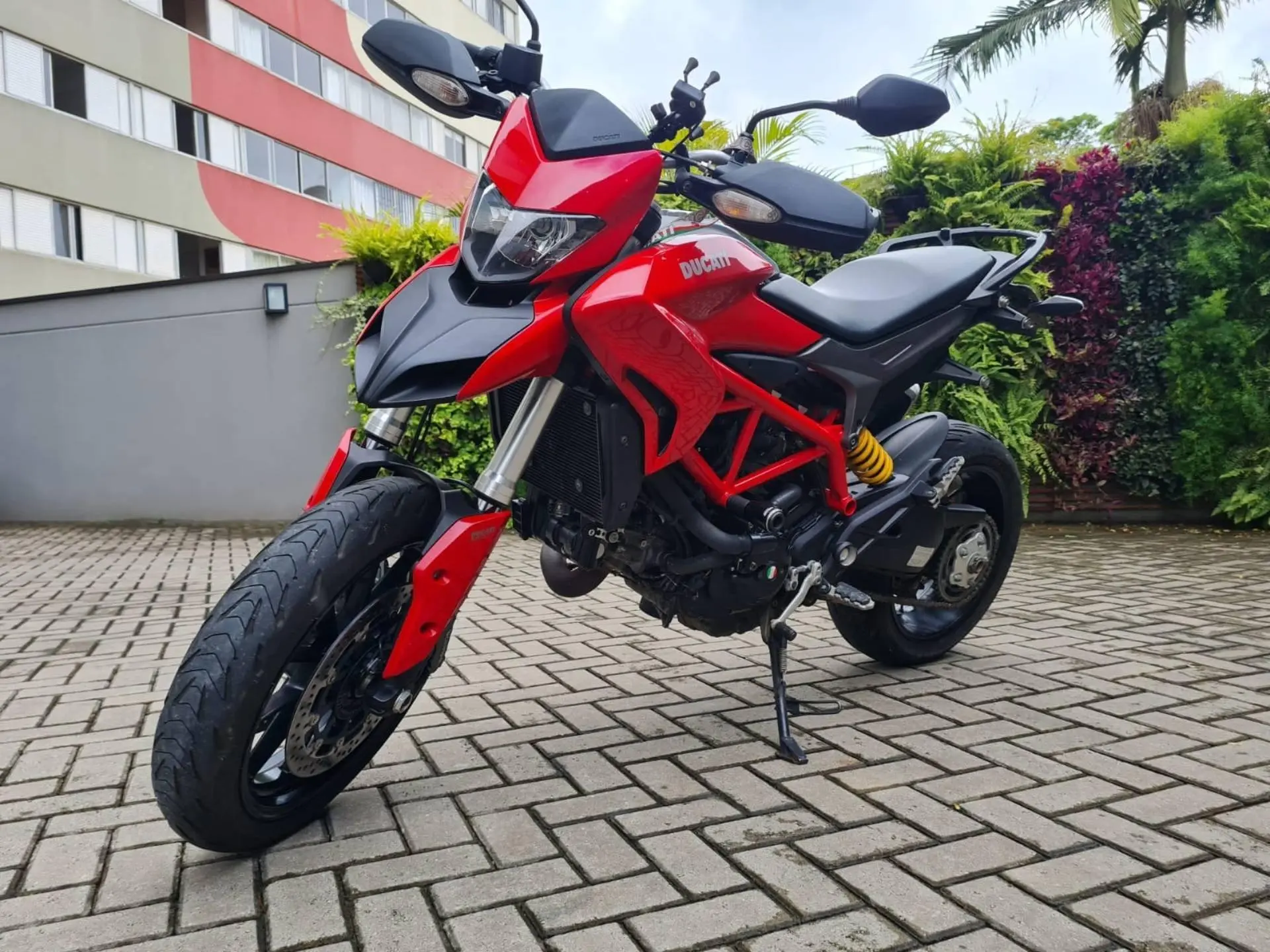 Ducati Hypermotard 821