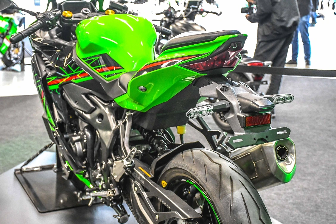 Kawasaki Ninja Zx 4r (4)