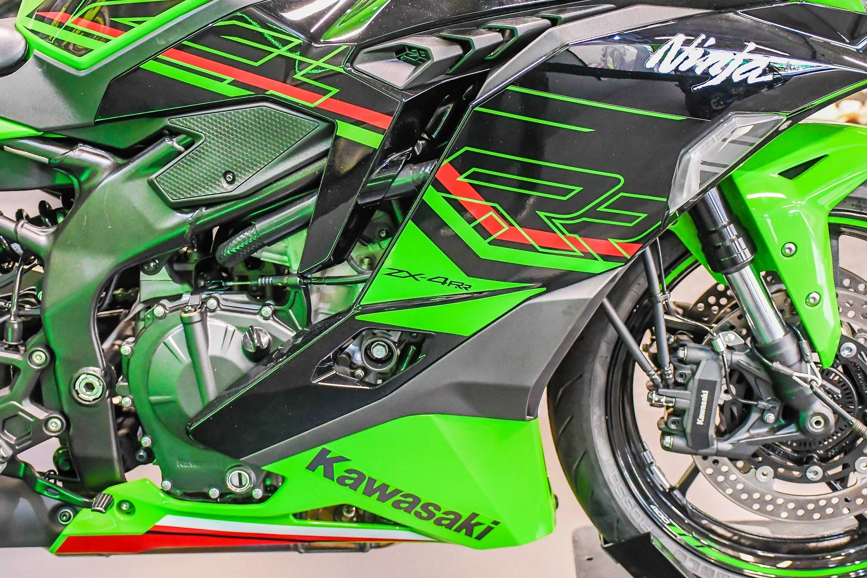 Kawasaki Ninja Zx 4r (8)