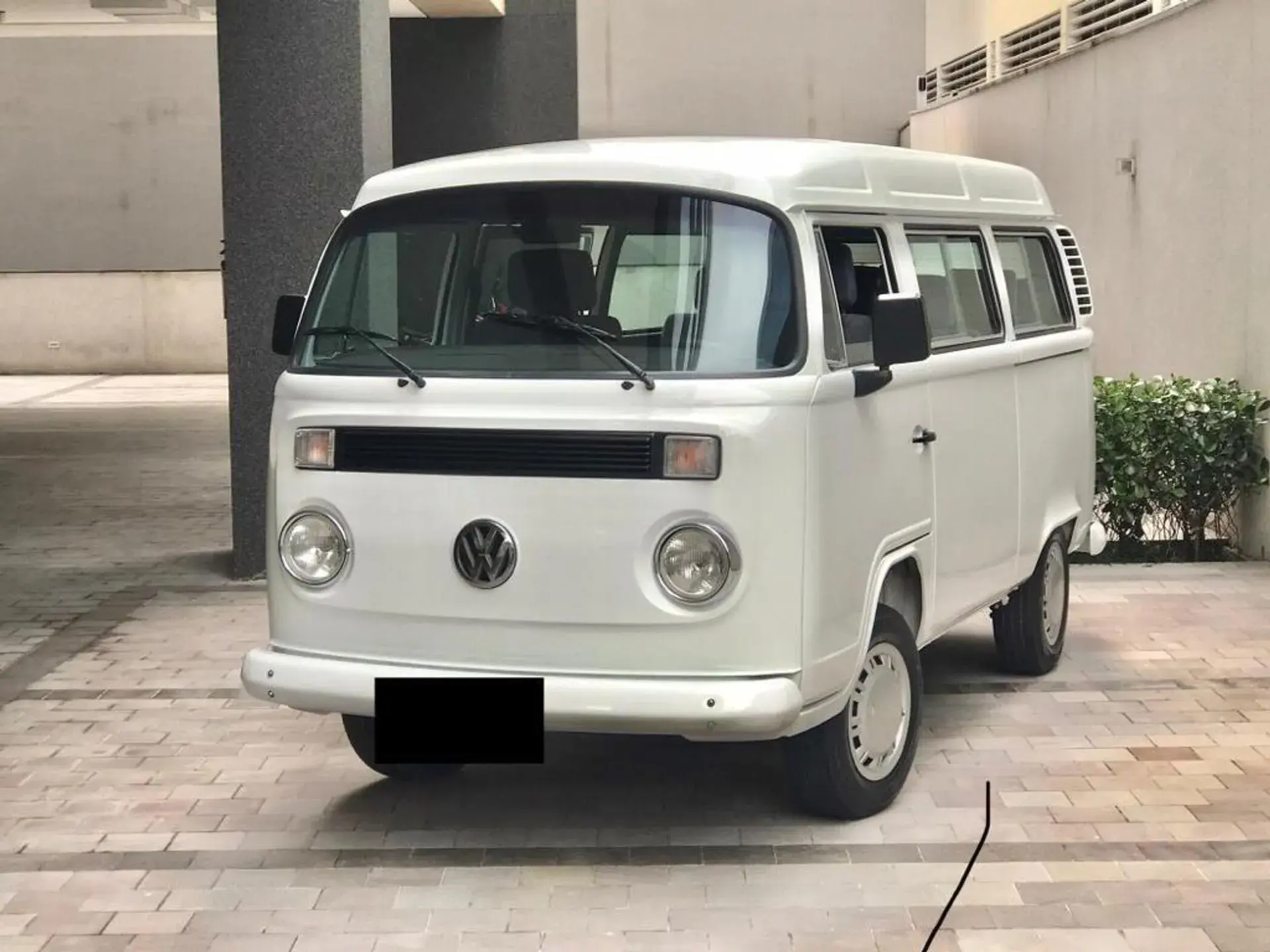 Volkswagen Kombi 1.6 Mi Carat 8v Gasolina 3p Manual Wmimagem14241103533