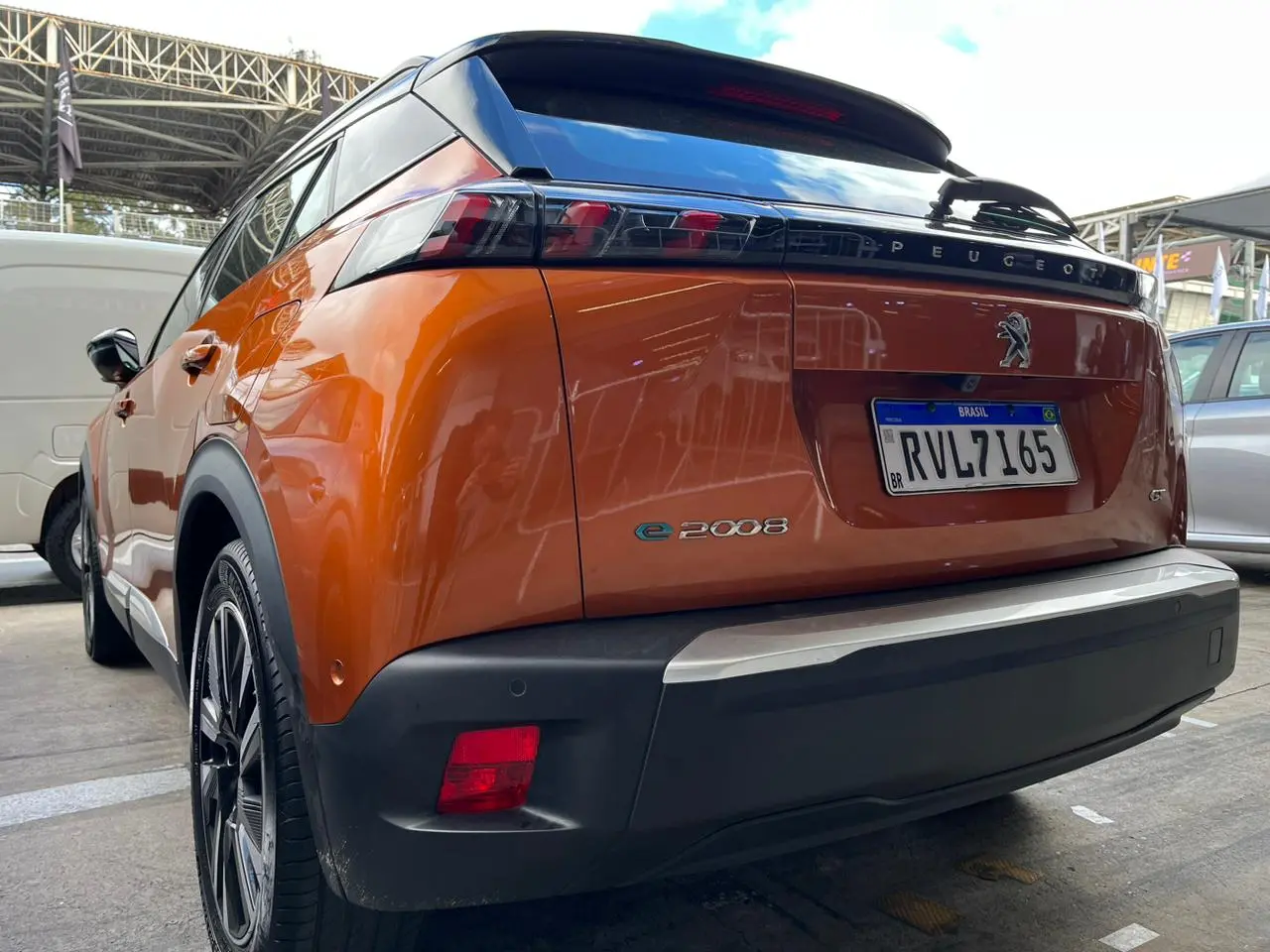 Peugeot E2008 2