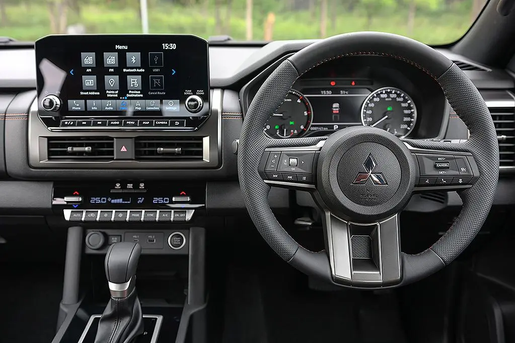 Mitsubishi Triton Highest Spec Interior4