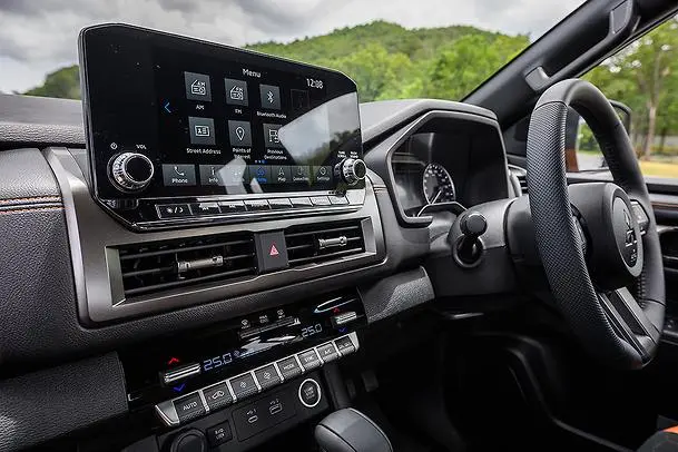 Mitsubishi Triton Highest Spec Interior5