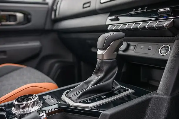 Mitsubishi Triton Highest Spec Interior8