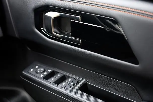 Mitsubishi Triton Highest Spec Interior12 (1)