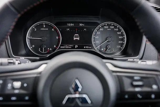 Mitsubishi Triton Highest Spec Interior Details5 (1)
