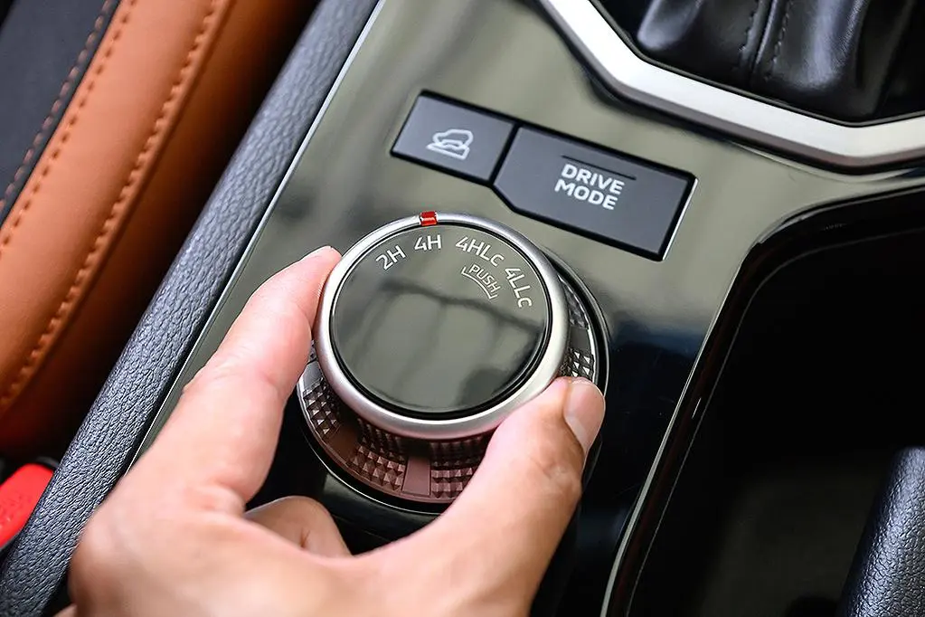 Mitsubishi Triton Highest Spec Interior Details7