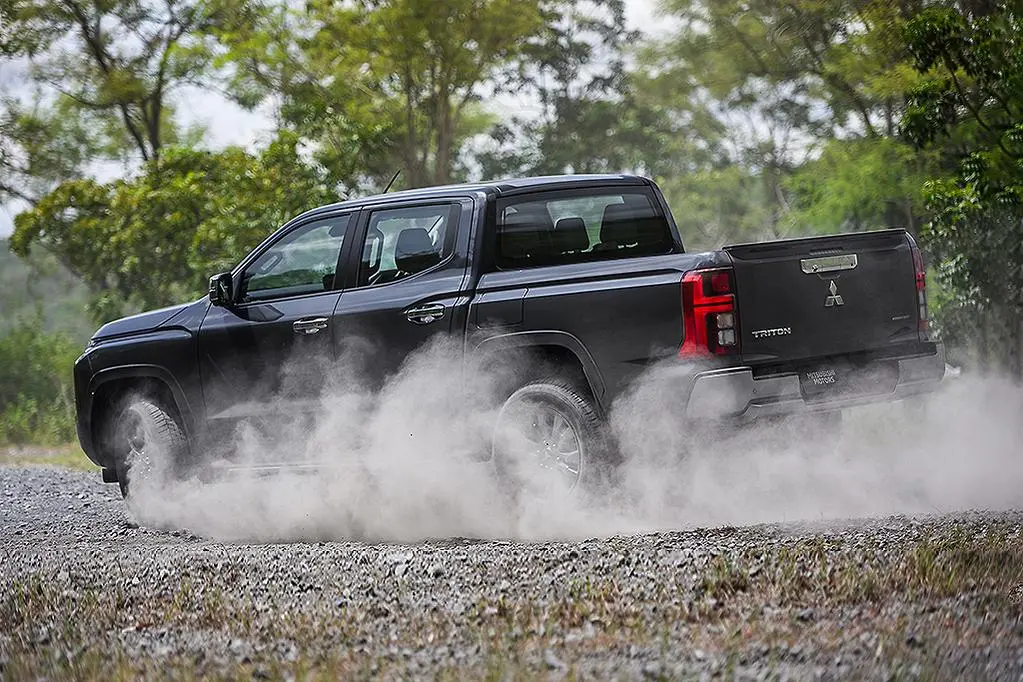 Mitsubishi Triton High Spec Dynamic 06