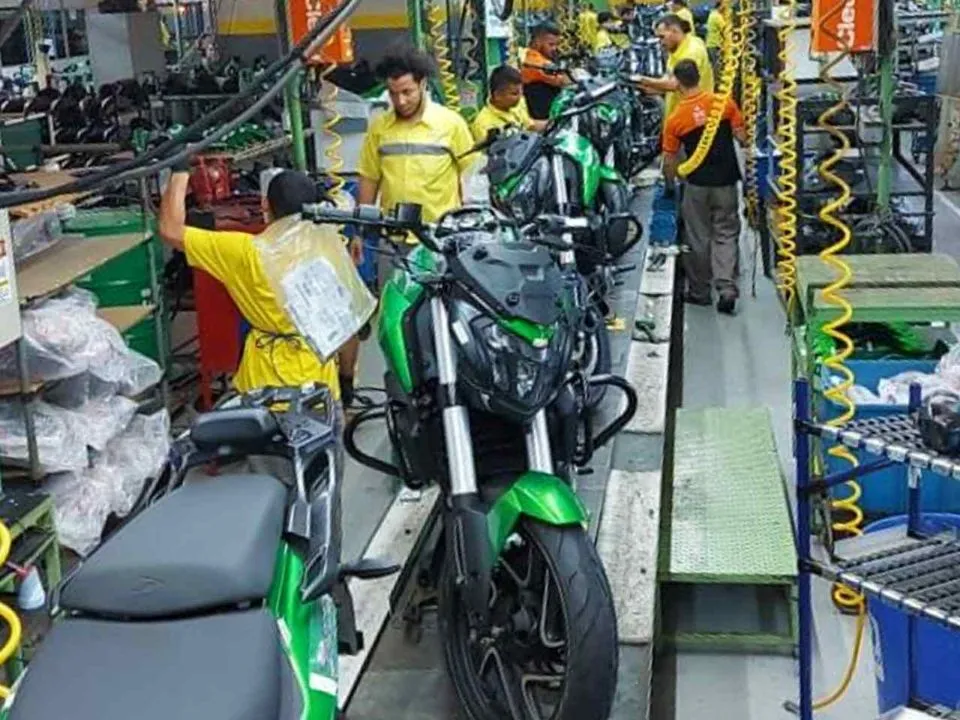 Bajaj Manaus 1