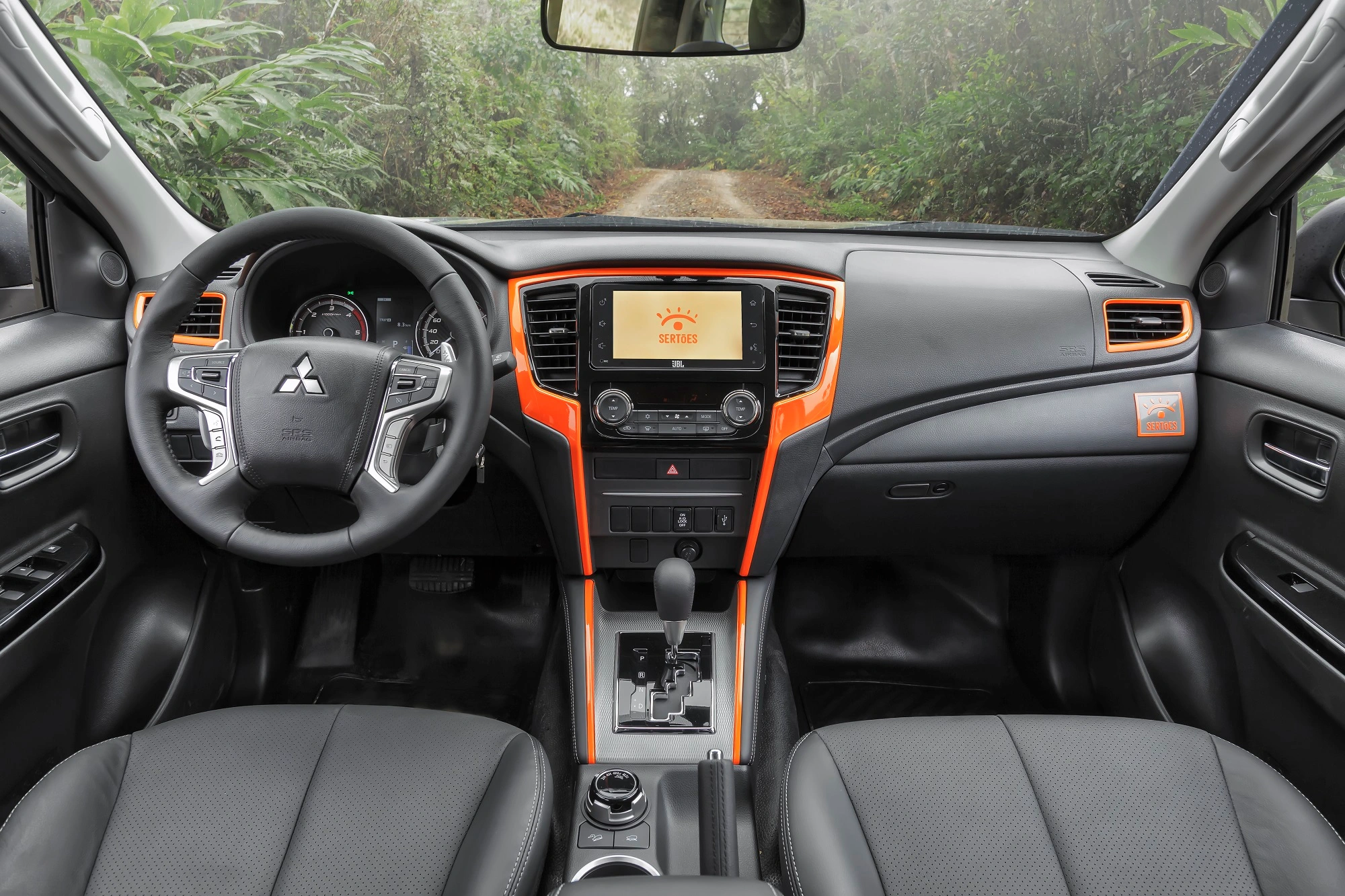 Interior L200 Triton Savana Sertões