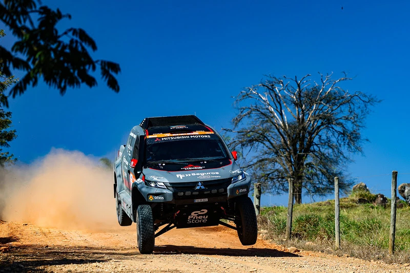 Mitsubishi L200 Sertões (2)