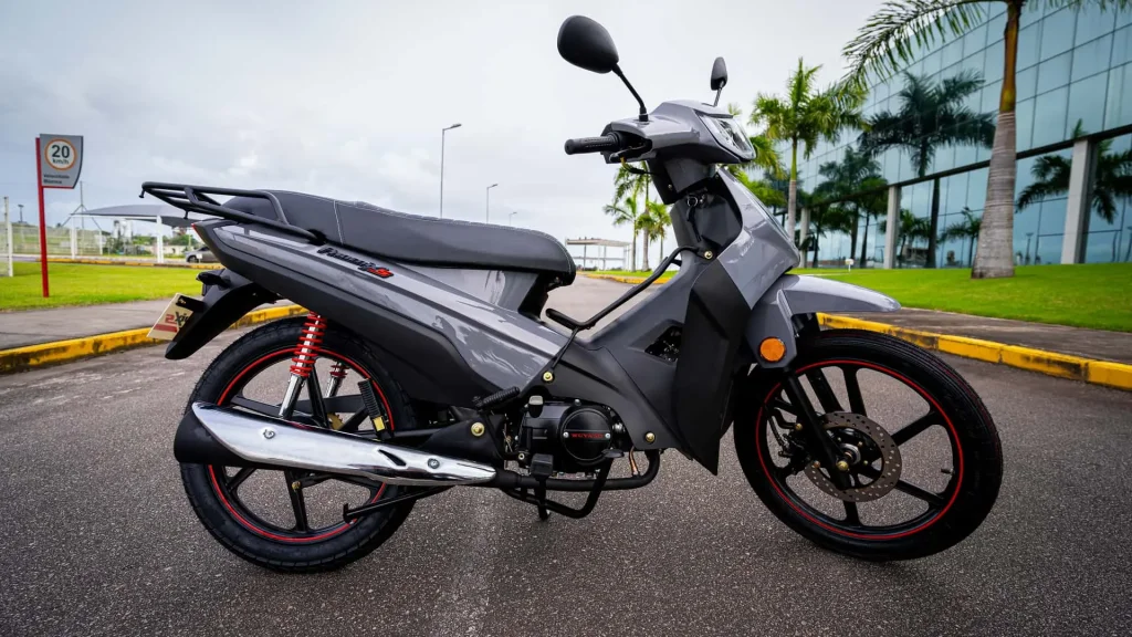 A Shineray Phoenix S é um ciclomotor e, por isso, exige a ACC para sua condução