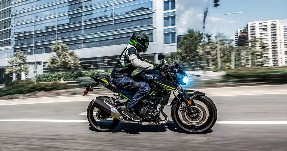 Kawasaki Z400 Destaque2