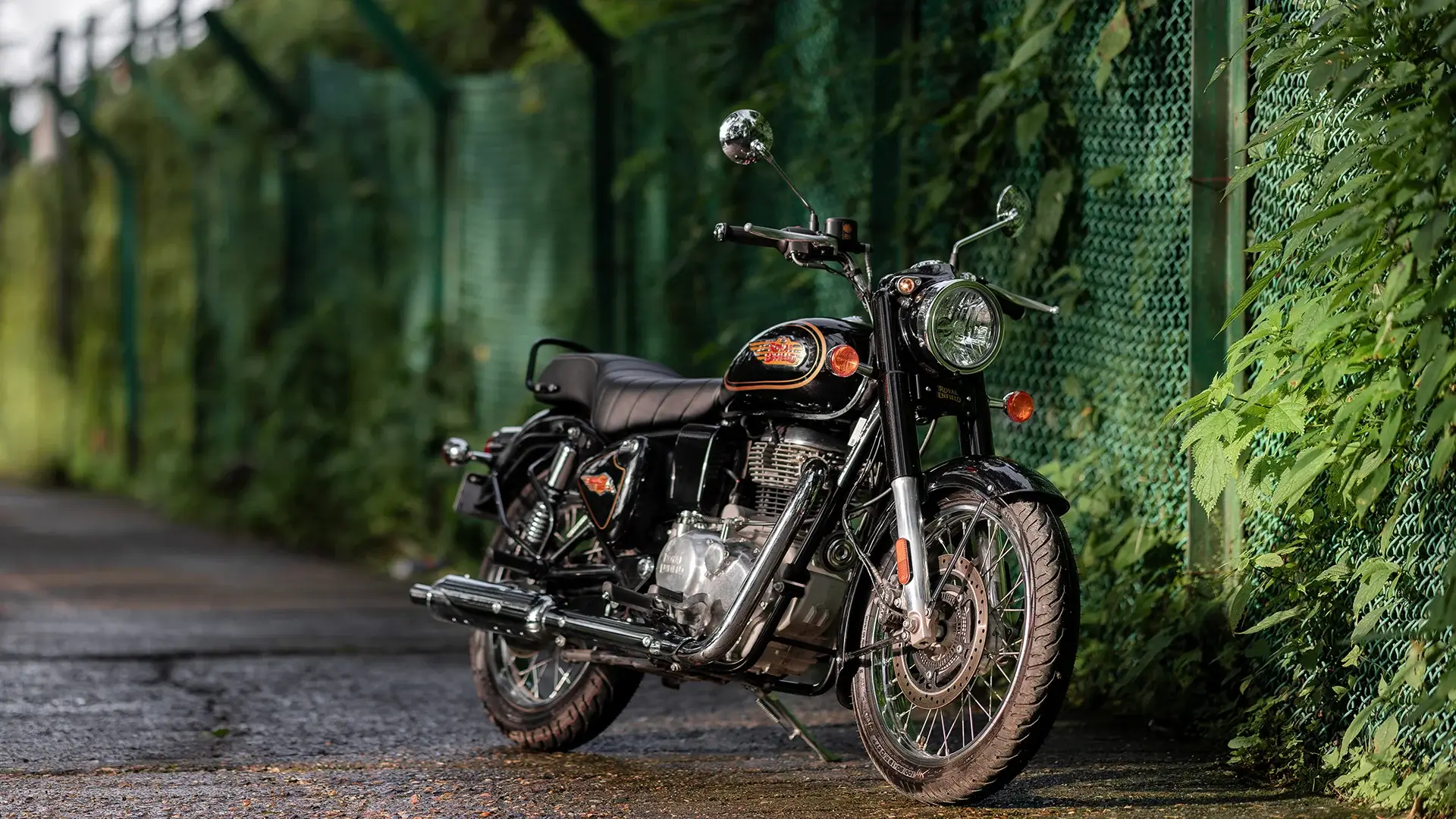 Royal Enfield Bullet 350 Black Gold (2)