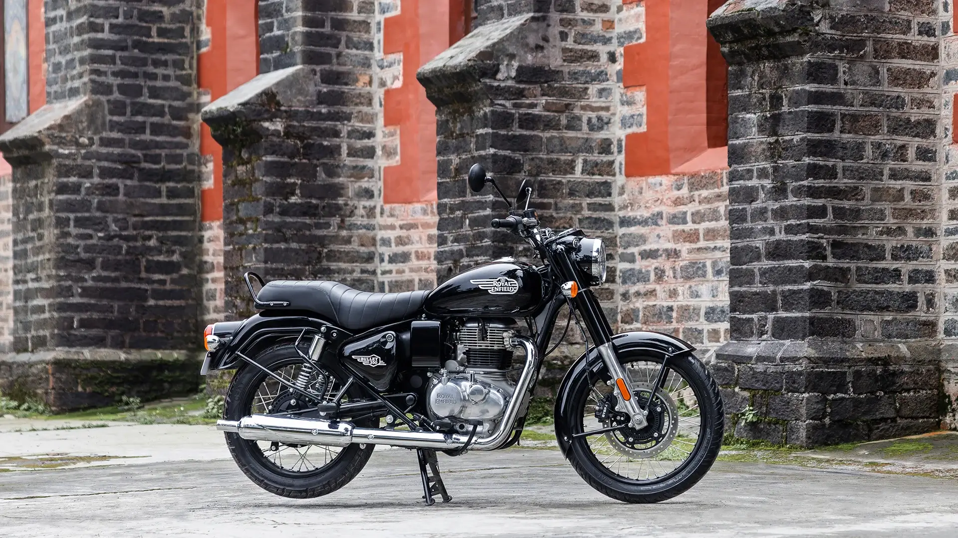 Royal Enfield Bullet 350 Military Black (2)