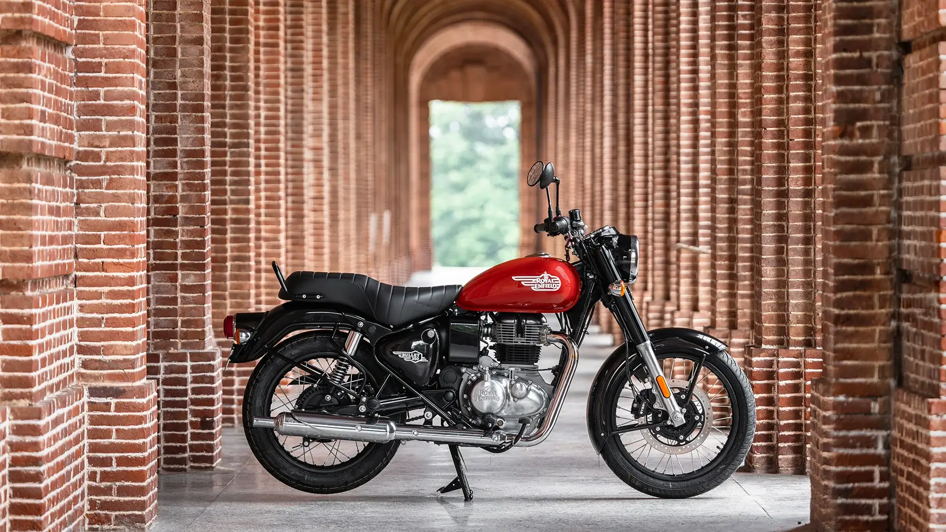 Royal Enfield Bullet 350 Military Red (1)