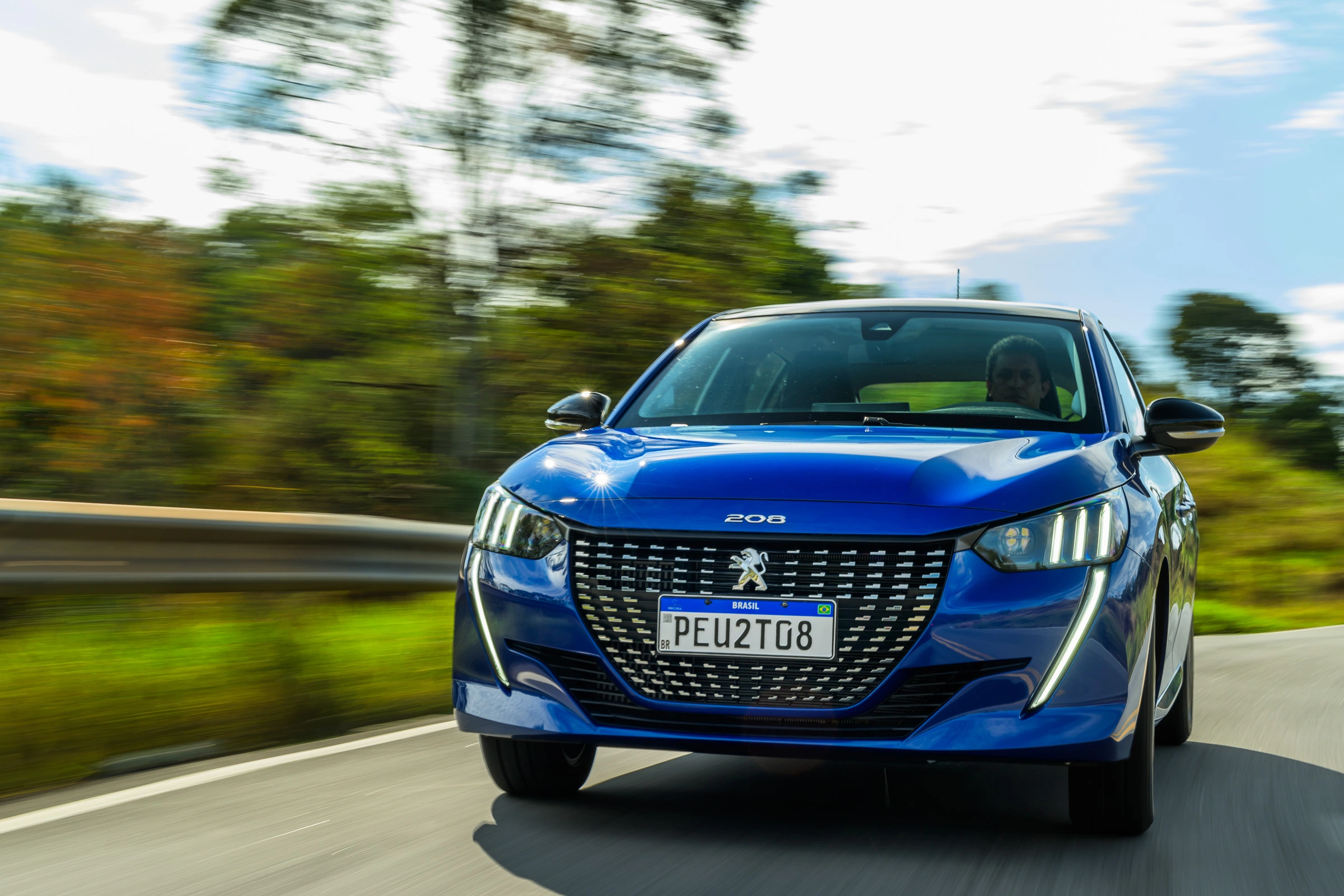 Peugeot 208t Frente We