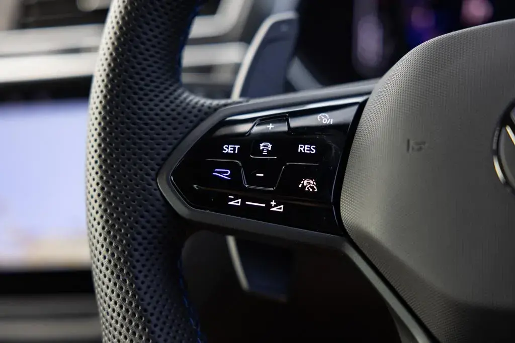 2022 Volkswagen Tiguan R 22