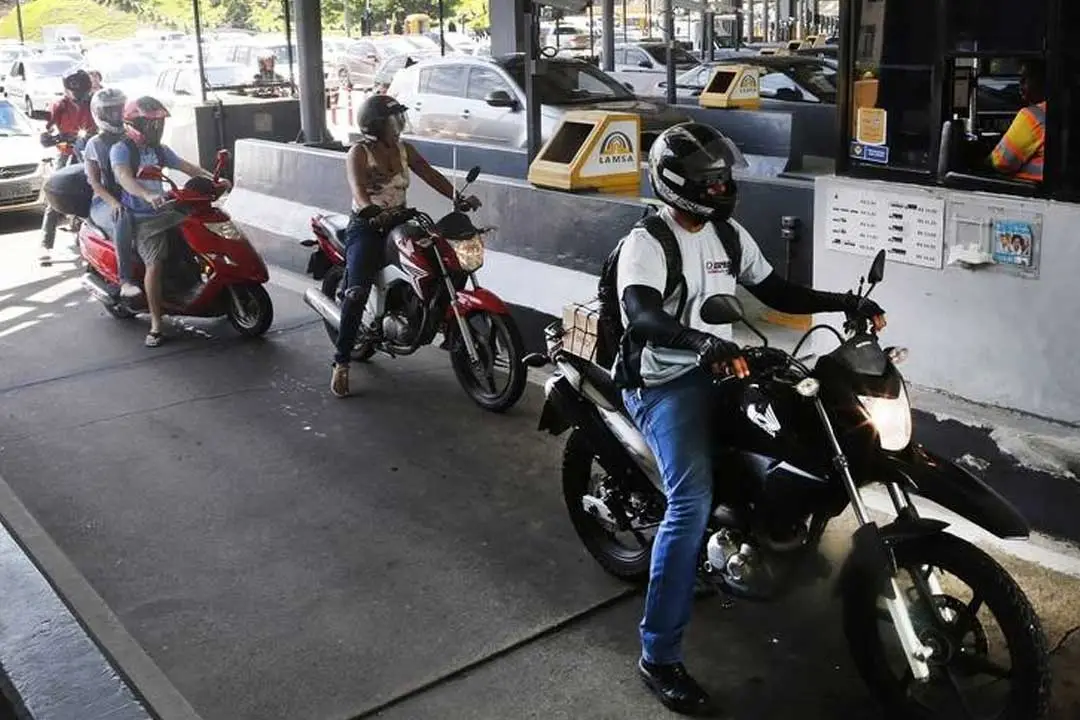 Benefício seria concedido a caminhoneiros autônomos, taxistas, mototaxistas e motofretistas