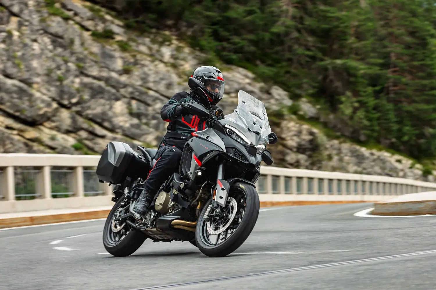 Ducati Multistrada V4 S Grand Tour 2