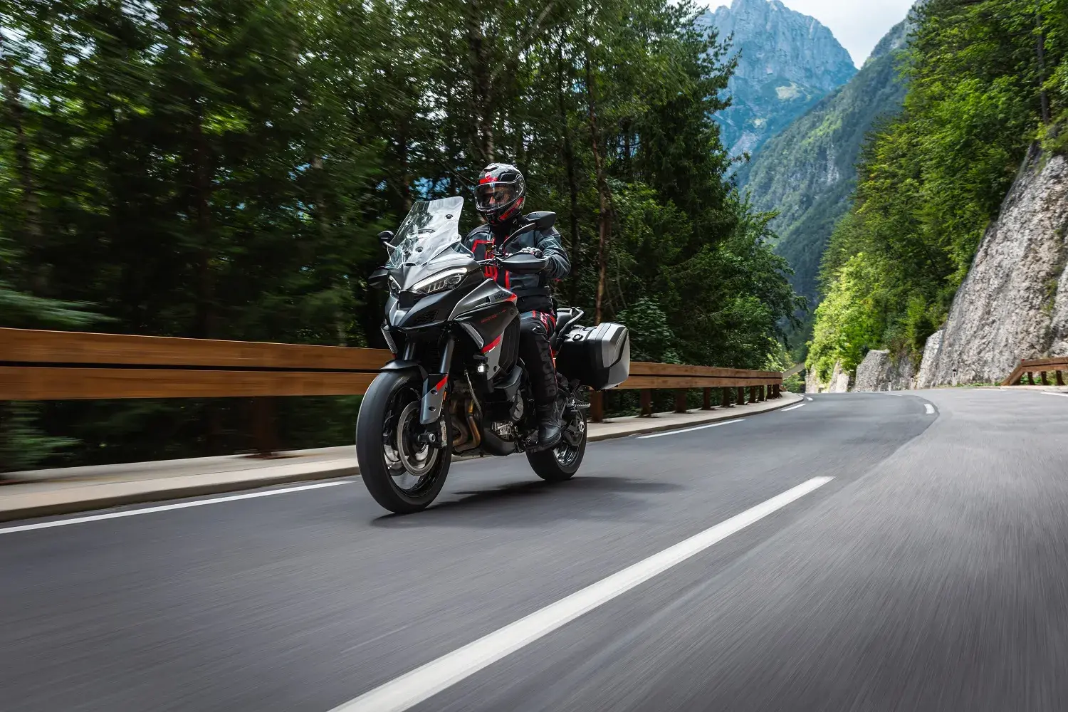 Ducati Multistrada V4 S Grand Tour 1