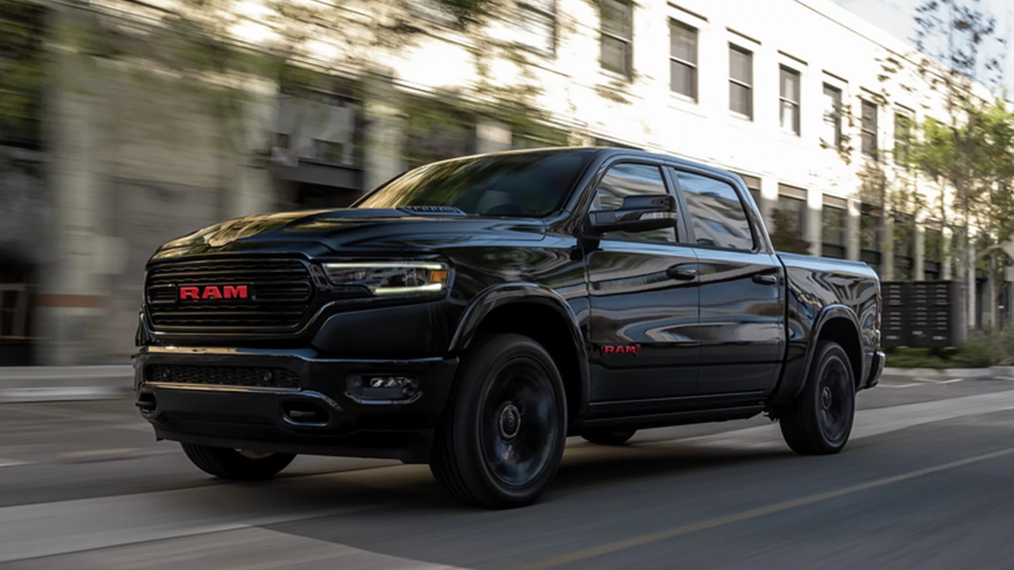 2023 Ram 1500 Limited Ramred Edition 1 2048x1152 Destaque