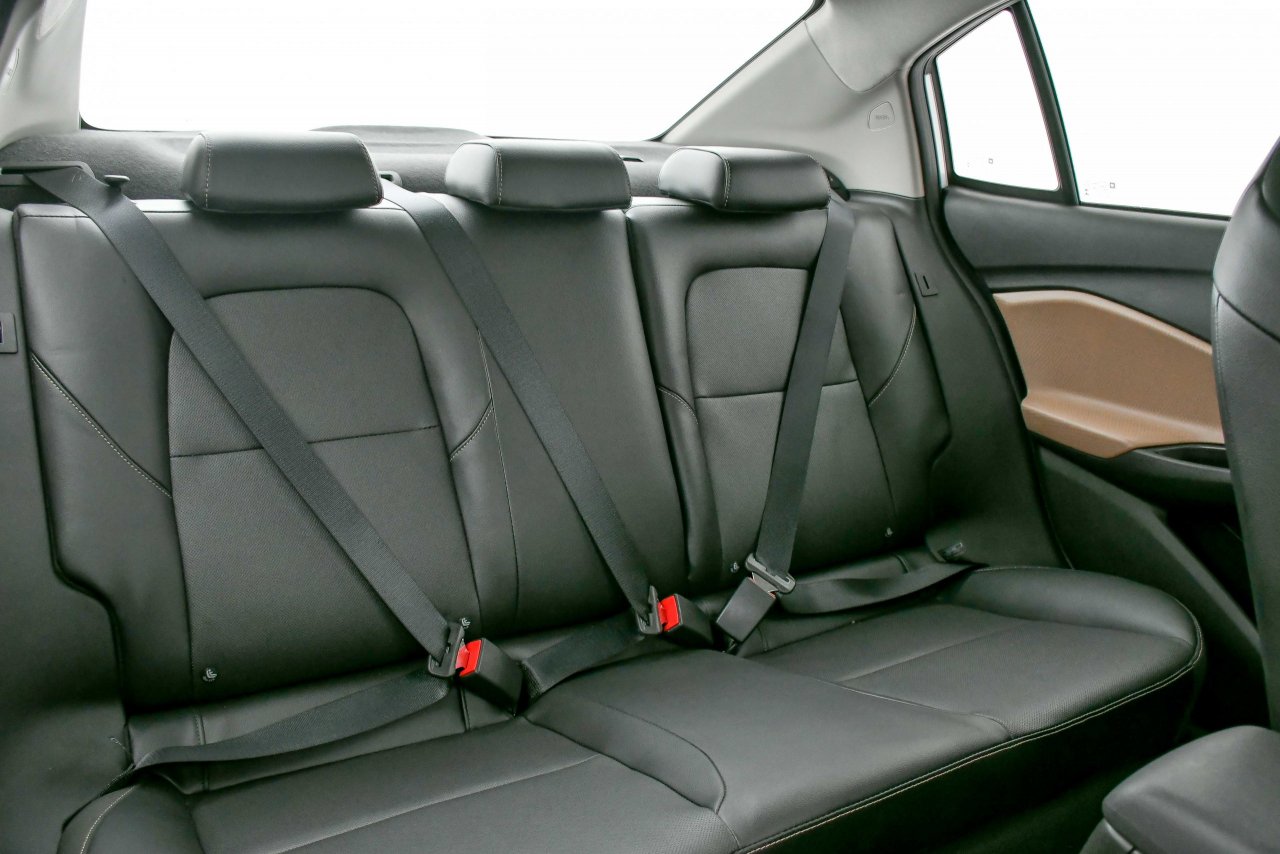 Chevrolet Onix Plus Premier (14)