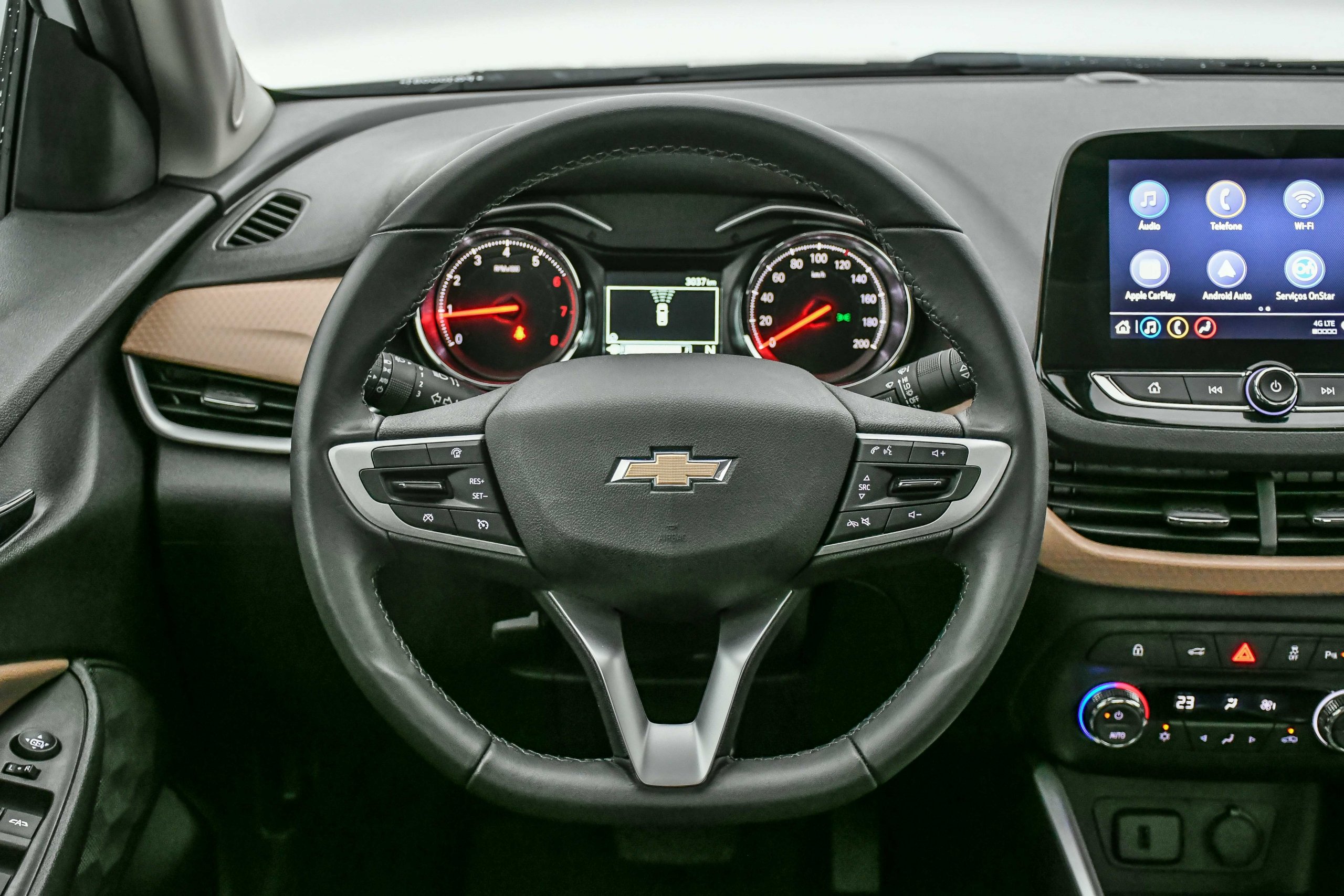 Chevrolet Onix Plus Premier (2)