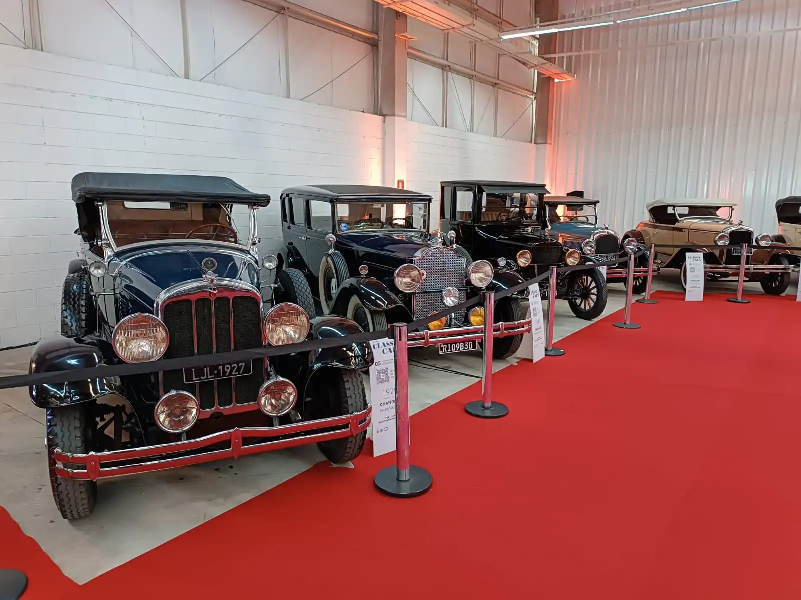 Village Classic Cars Chandler Big Six Touring 1929, Packard Standard Eight 726 1930, Ford T Coupe 1925 E Chrysler Four Touring 1926