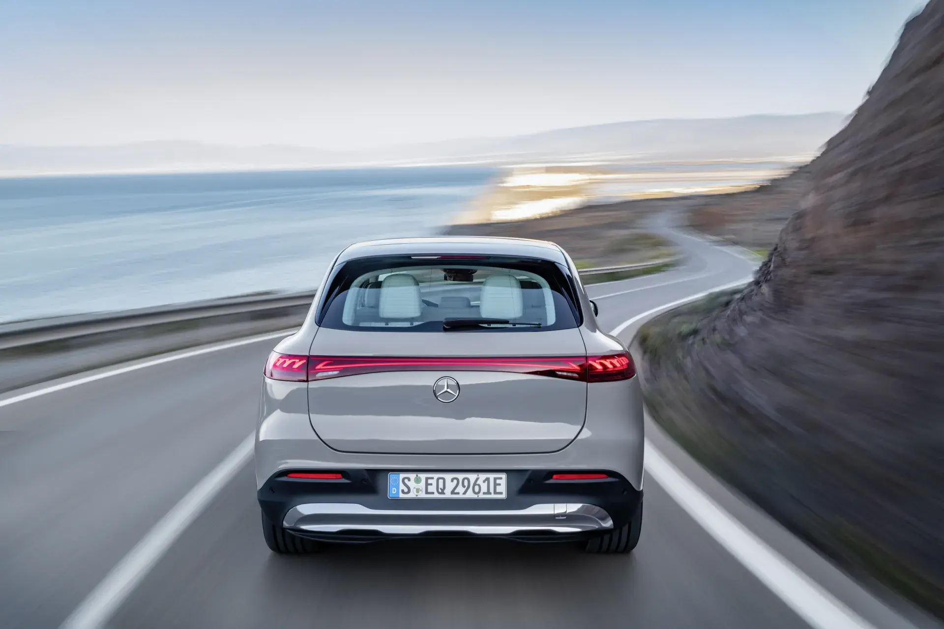 Traseira Mercedes-Benz Eqs 450+ Suv