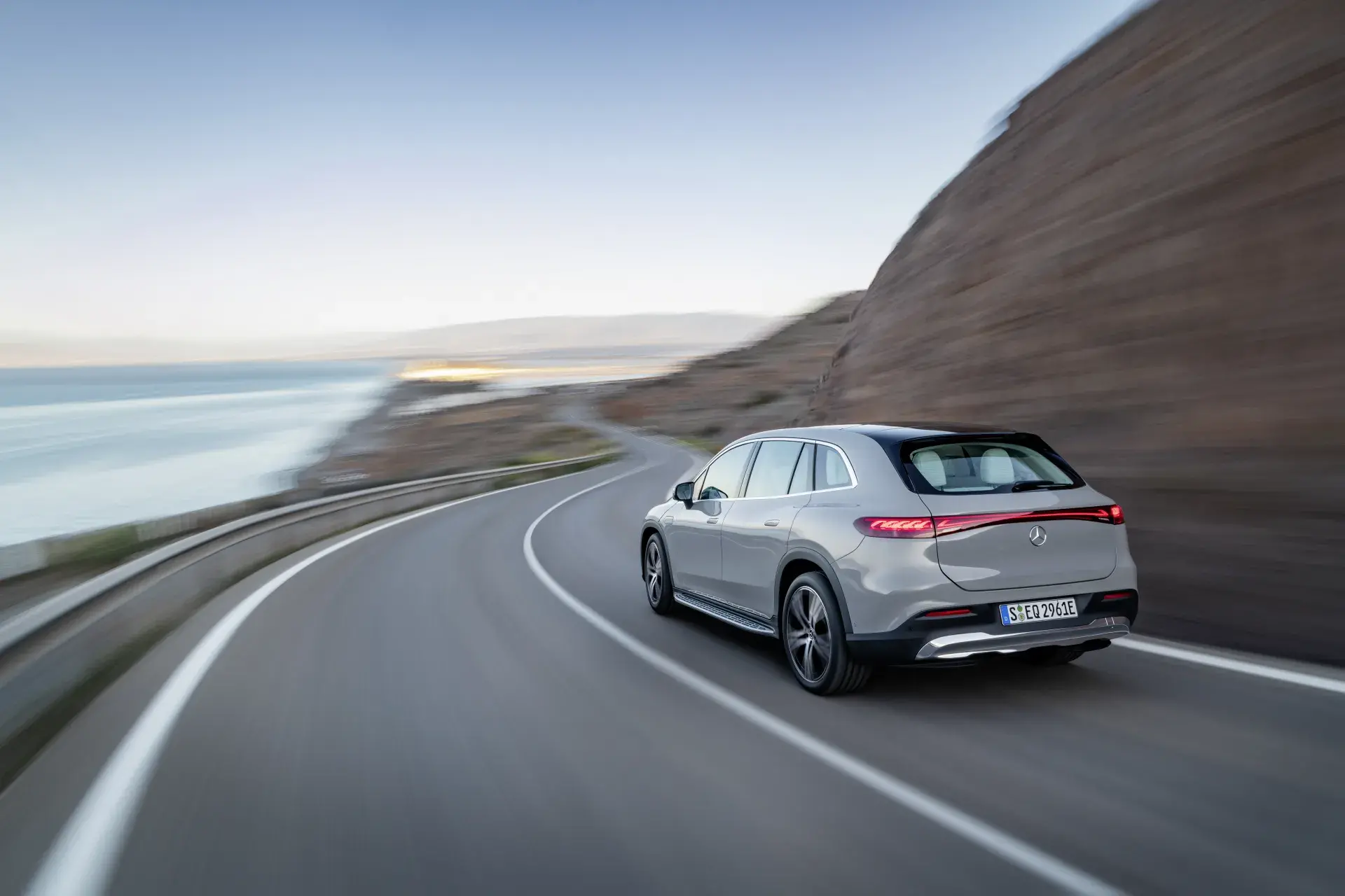 Traseira Mercedes-Benz Eqs 450+ Suv 2