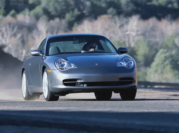 Porsche 911 Carrera 2005 730x545